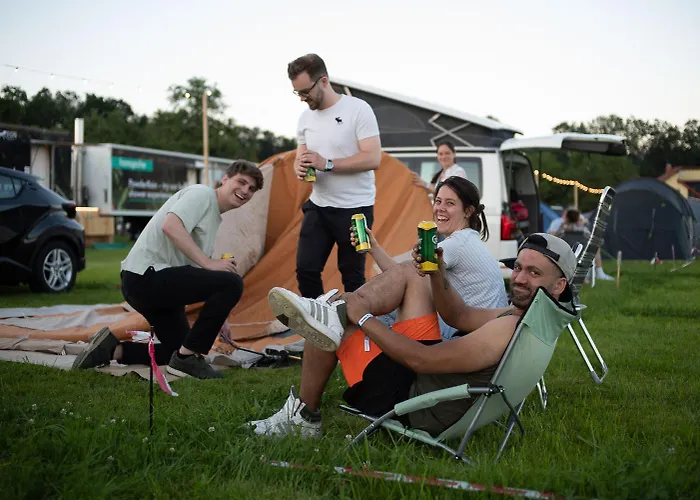 Easy - Autodrom Camping *